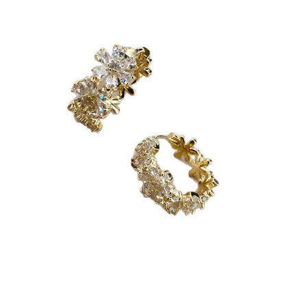 ✨🌸 Sparkling Floral Cluster Hoop Earrings – Crystal flowers arranged in a delicate, graceful cluster – Cash on Delivery ✅